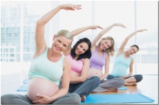Как безопасно заниматься йогой во время беременности: инструкция от эксперта